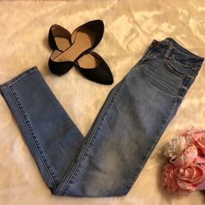 American Eagle Medium Wash Skinny Jeans